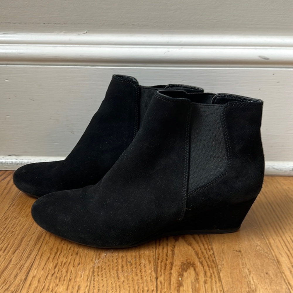 Nine West suede pull on booties